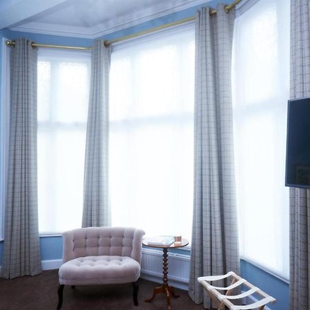 Embankment Hotel Бедфорд Екстериор снимка