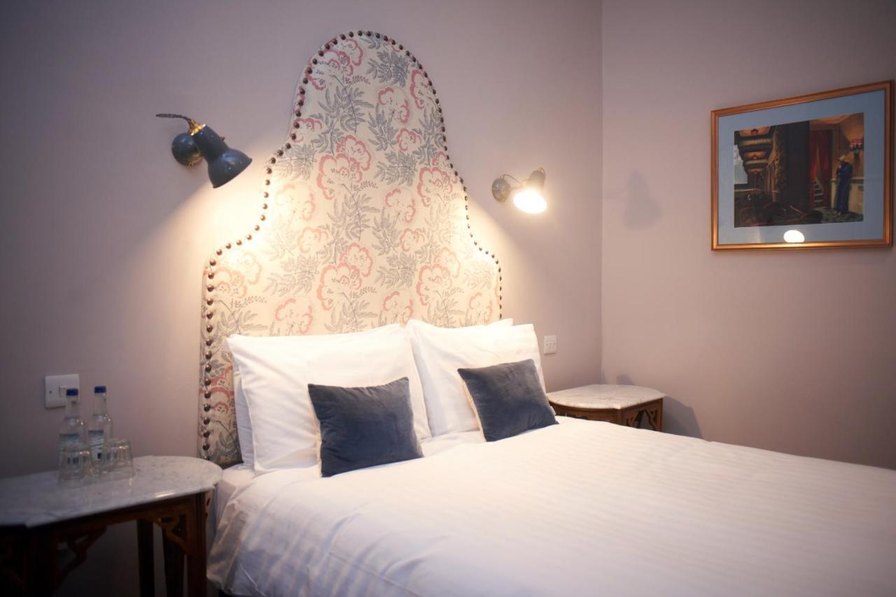 Embankment Hotel Бедфорд Екстериор снимка