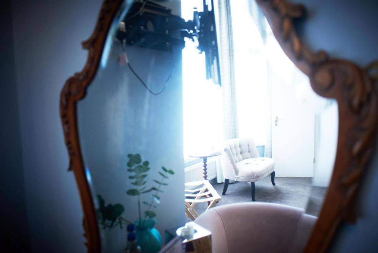Embankment Hotel Бедфорд Екстериор снимка