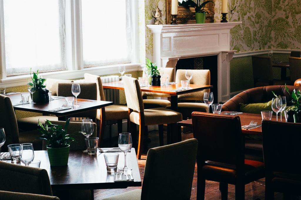 Embankment Hotel Бедфорд Екстериор снимка