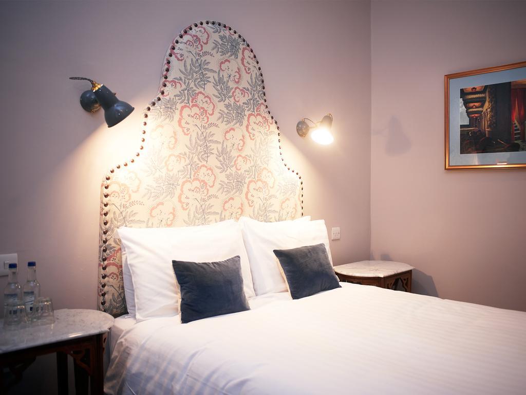 Embankment Hotel Бедфорд Екстериор снимка