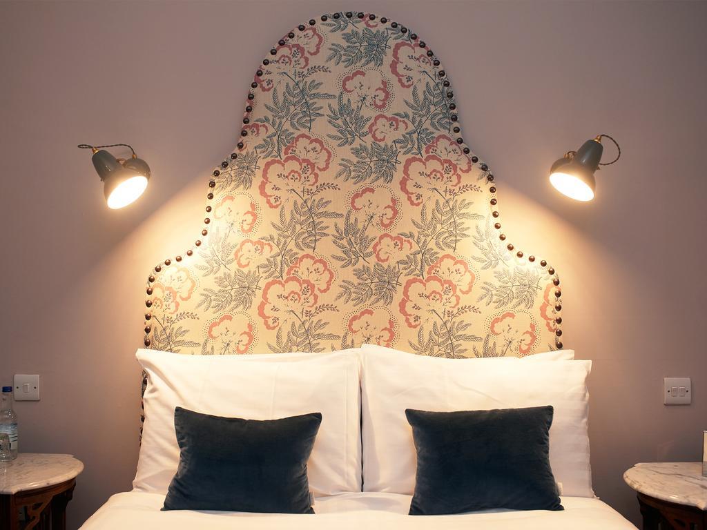 Embankment Hotel Бедфорд Екстериор снимка
