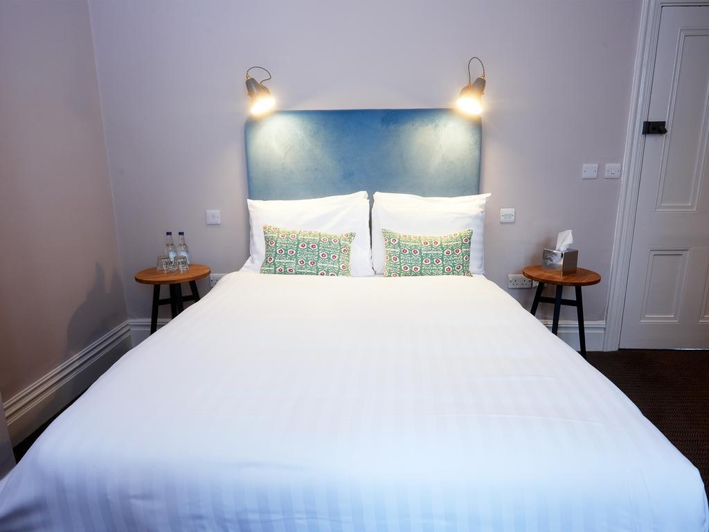 Embankment Hotel Бедфорд Екстериор снимка