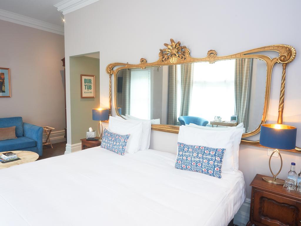 Embankment Hotel Бедфорд Екстериор снимка