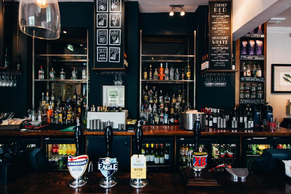 Embankment Hotel Бедфорд Екстериор снимка